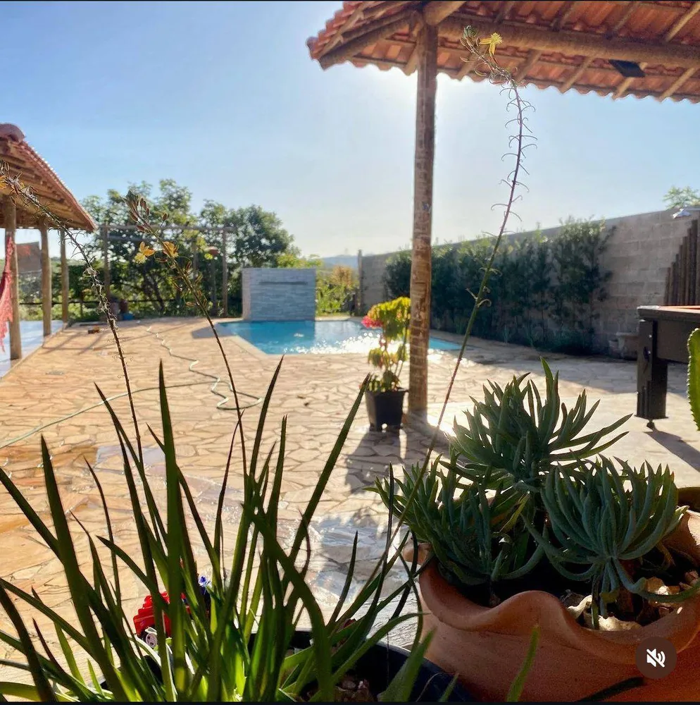 Sítio, 3 quartos, 1000 m² - Foto 1
