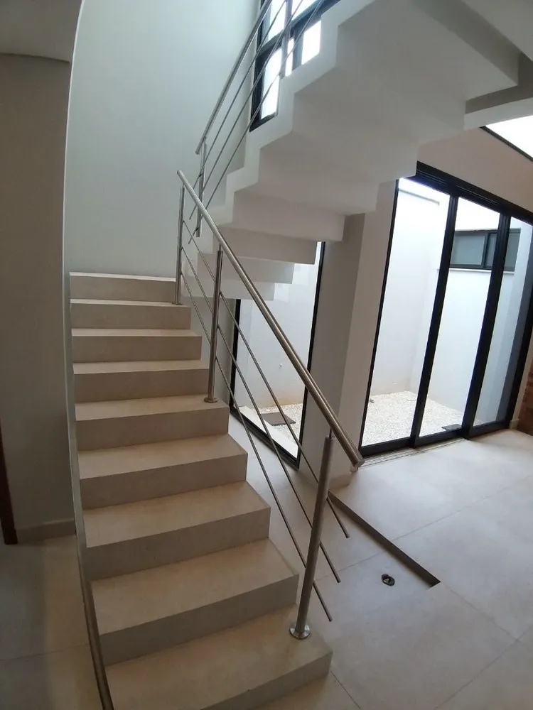 Sobrado, 3 quartos, 223 m² - Foto 1