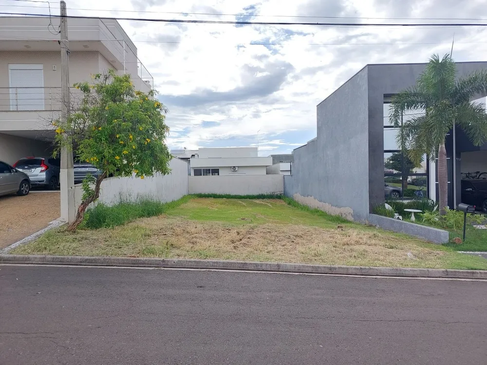 Loteamento e Condomínio, 250 m² - Foto 1