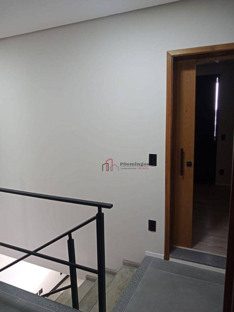 Sobrado à venda com 3 quartos, 230m² - Foto 1