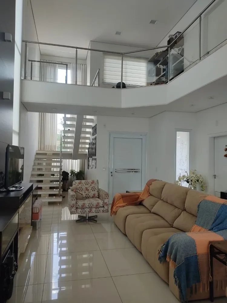 Sobrado, 3 quartos, 252 m² - Foto 1