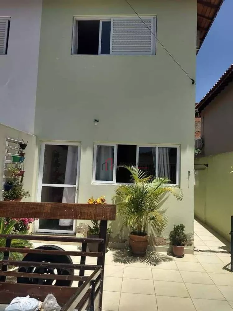 Casa à venda com 2 quartos, 100m² - Foto 2