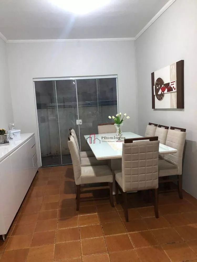 Casa à venda com 3 quartos, 150m² - Foto 1