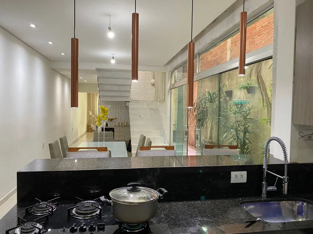 Sobrado, 3 quartos, 195 m² - Foto 1