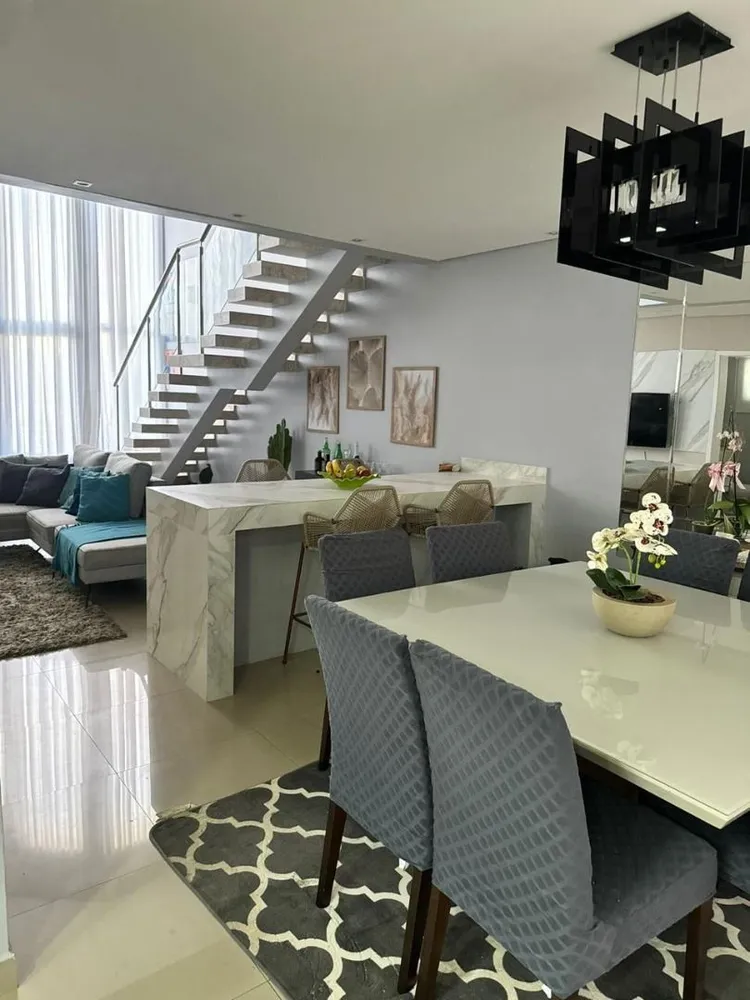Sobrado, 3 quartos, 237 m² - Foto 1
