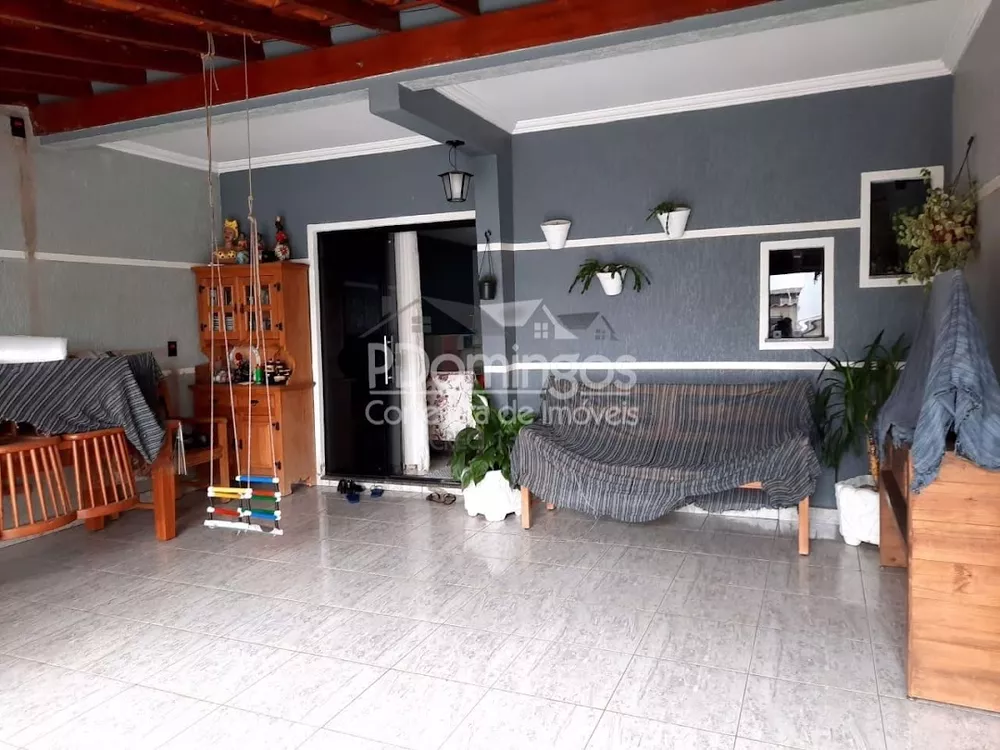 Casa à venda com 3 quartos, 156m² - Foto 1