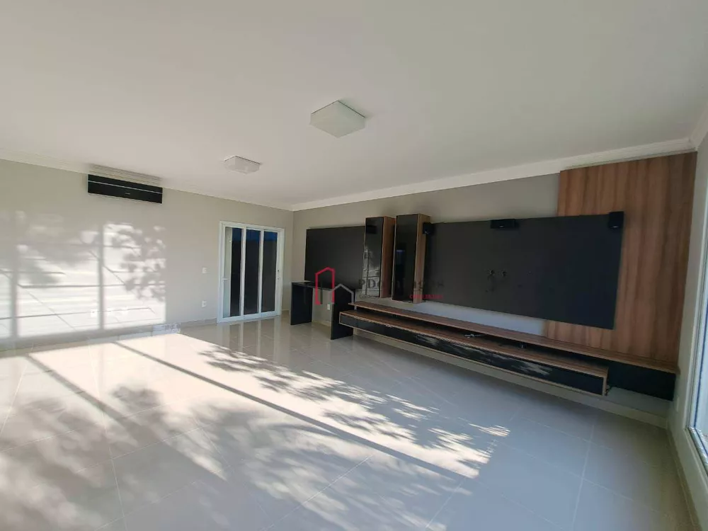 Casa de Condomínio à venda com 3 quartos, 223m² - Foto 2