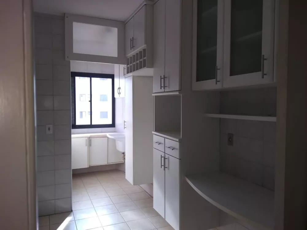 Apartamento à venda com 2 quartos, 70m² - Foto 11