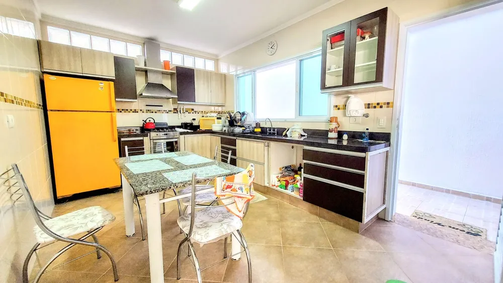 Casa, 3 quartos, 250 m² - Foto 1