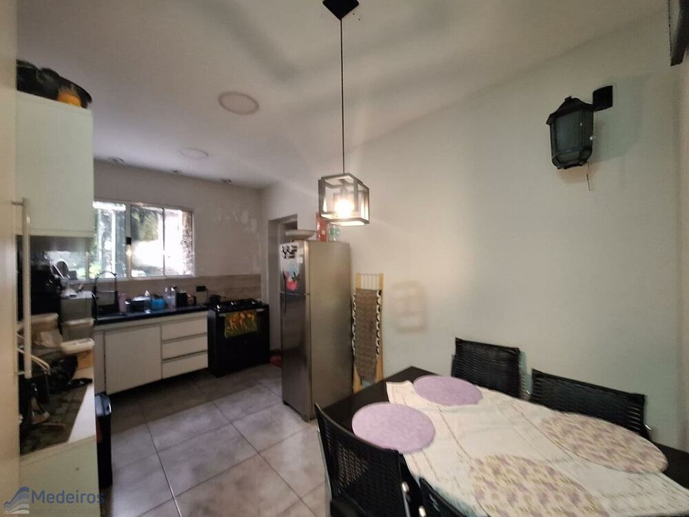 Casa, 5 quartos, 137 m² - Foto 1