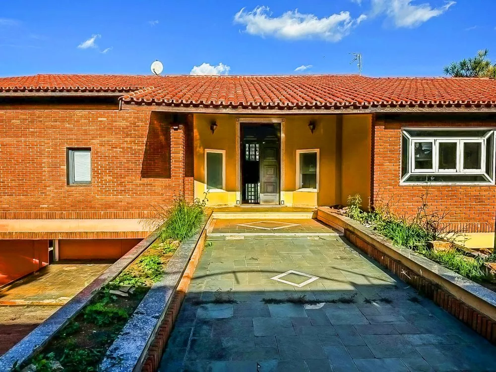 Casa à venda com 4 quartos, 1024m² - Foto 1