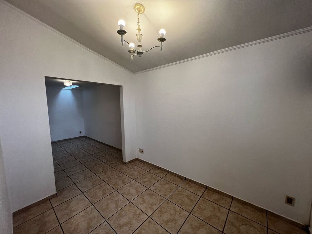 Casa à venda com 3 quartos, 197m² - Foto 1