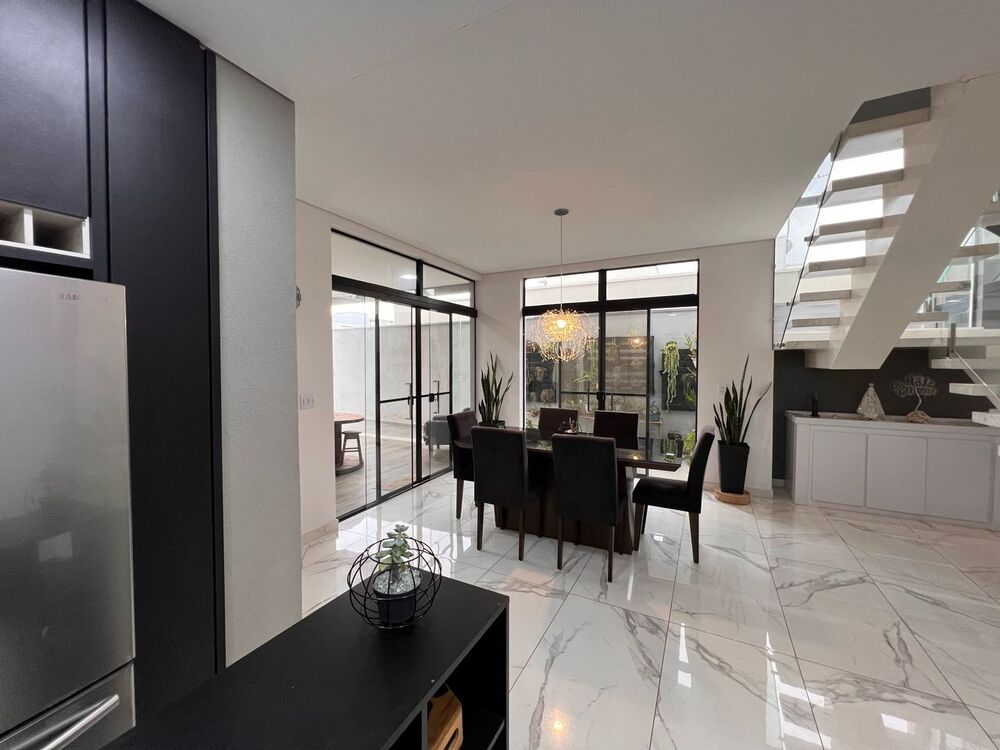 Casa à venda com 4 quartos, 227m² - Foto 4