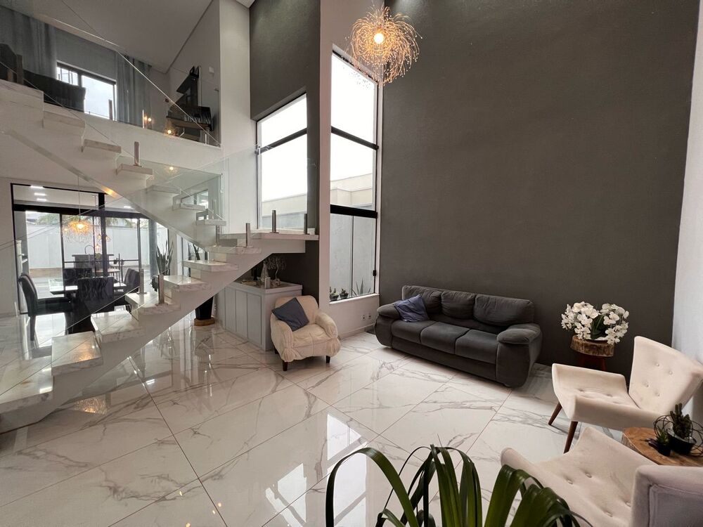 Casa à venda com 4 quartos, 227m² - Foto 1