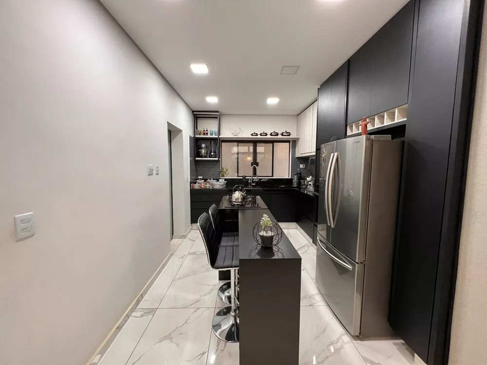 Casa, 4 quartos, 227 m² - Foto 2