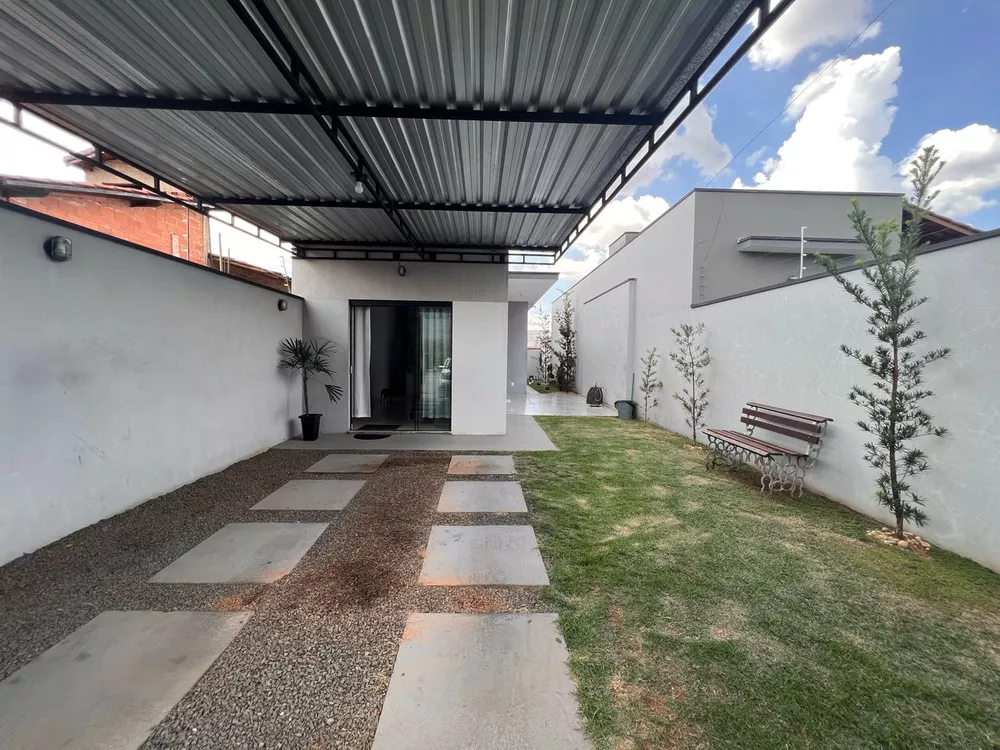 Casa à venda com 2 quartos, 75m² - Foto 1