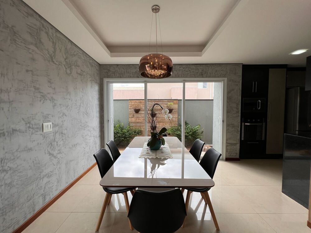 Casa à venda com 3 quartos, 259m² - Foto 2