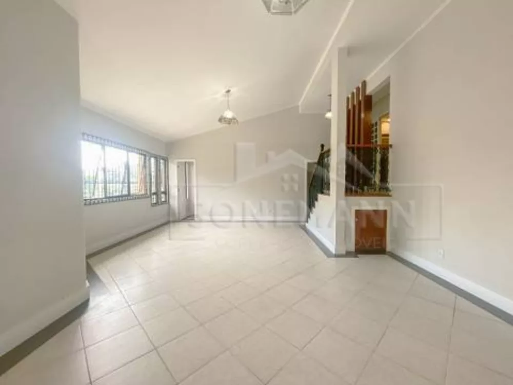 Casa à venda com 3 quartos, 335m² - Foto 4