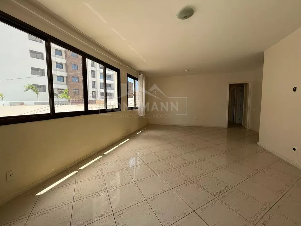 Apartamento à venda com 3 quartos, 121m² - Foto 4