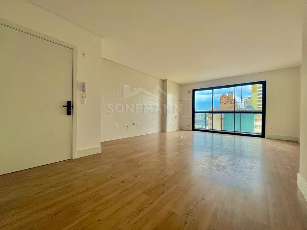 Apartamento à venda com 2 quartos, 72m² - Foto 2