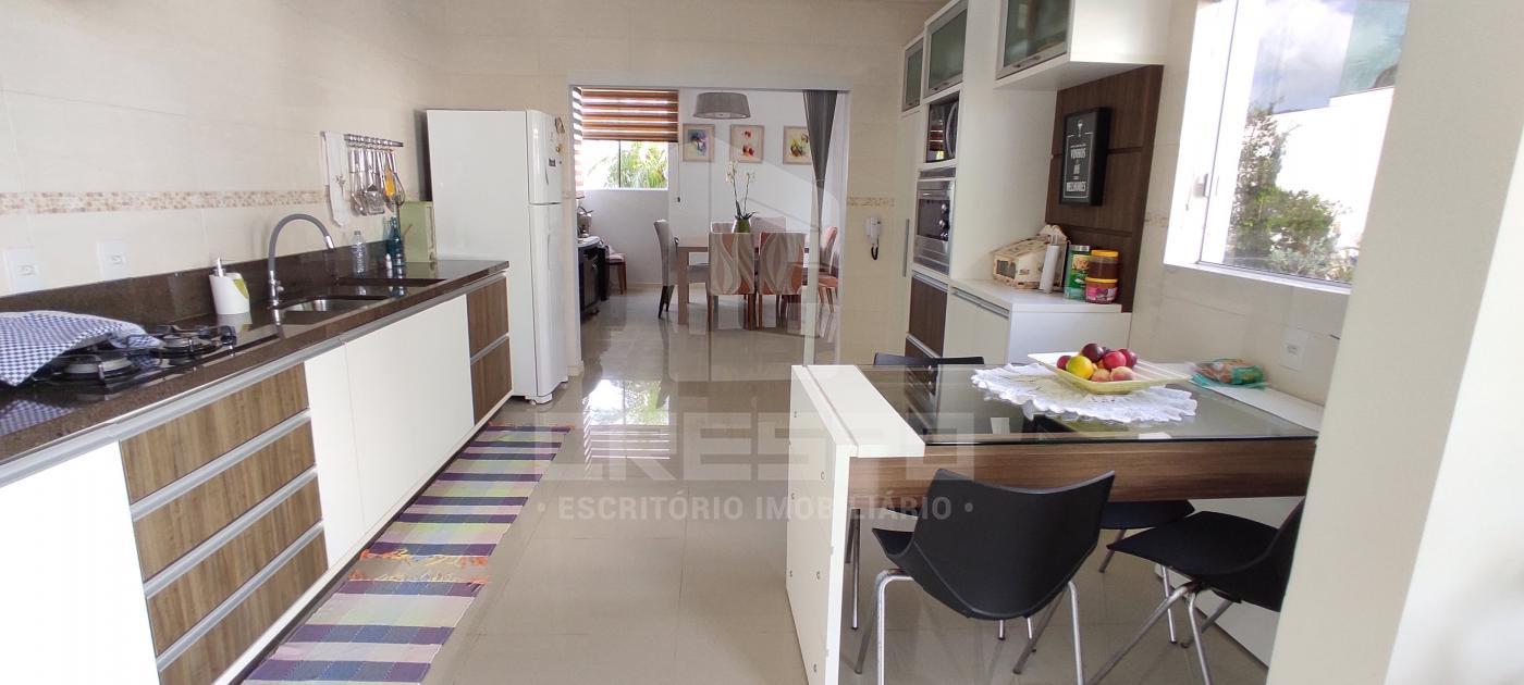 Casa à venda com 3 quartos, 210m² - Foto 8