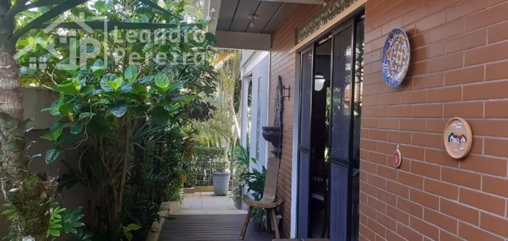 Casa à venda com 5 quartos, 330m² - Foto 3