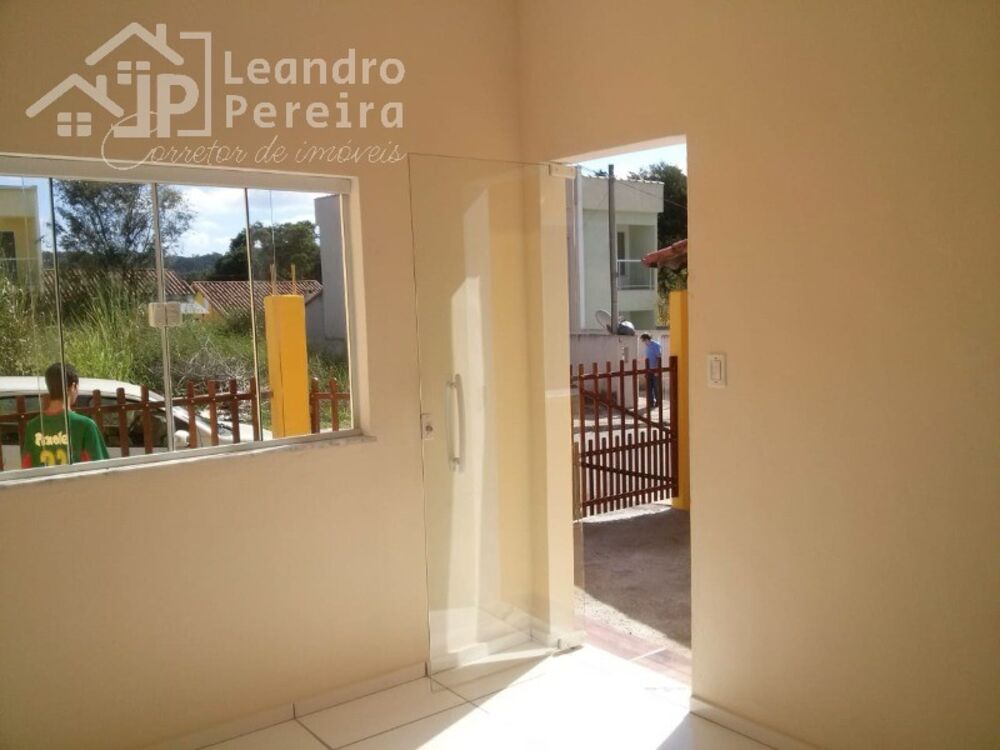 Casa à venda com 3 quartos, 64m² - Foto 4