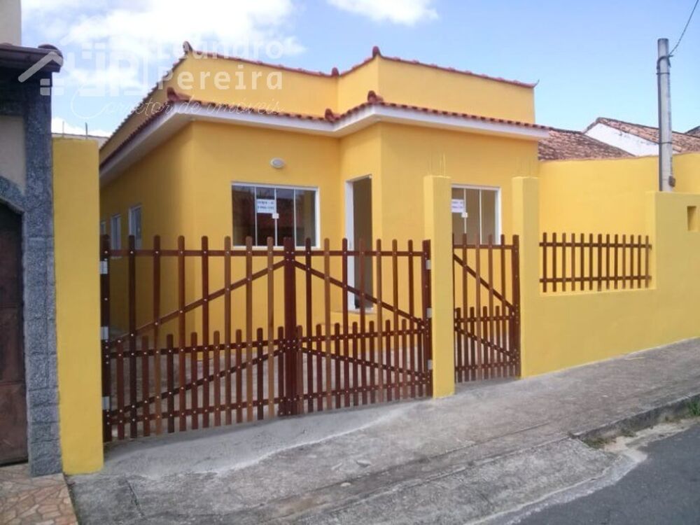 Casa à venda com 3 quartos, 64m² - Foto 1