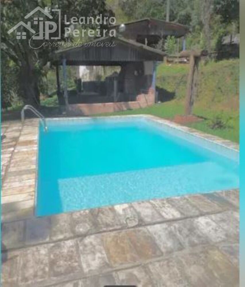 Casa à venda com 6 quartos, 1m² - Foto 2
