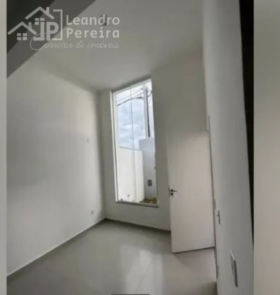 Casa à venda com 3 quartos, 80m² - Foto 4