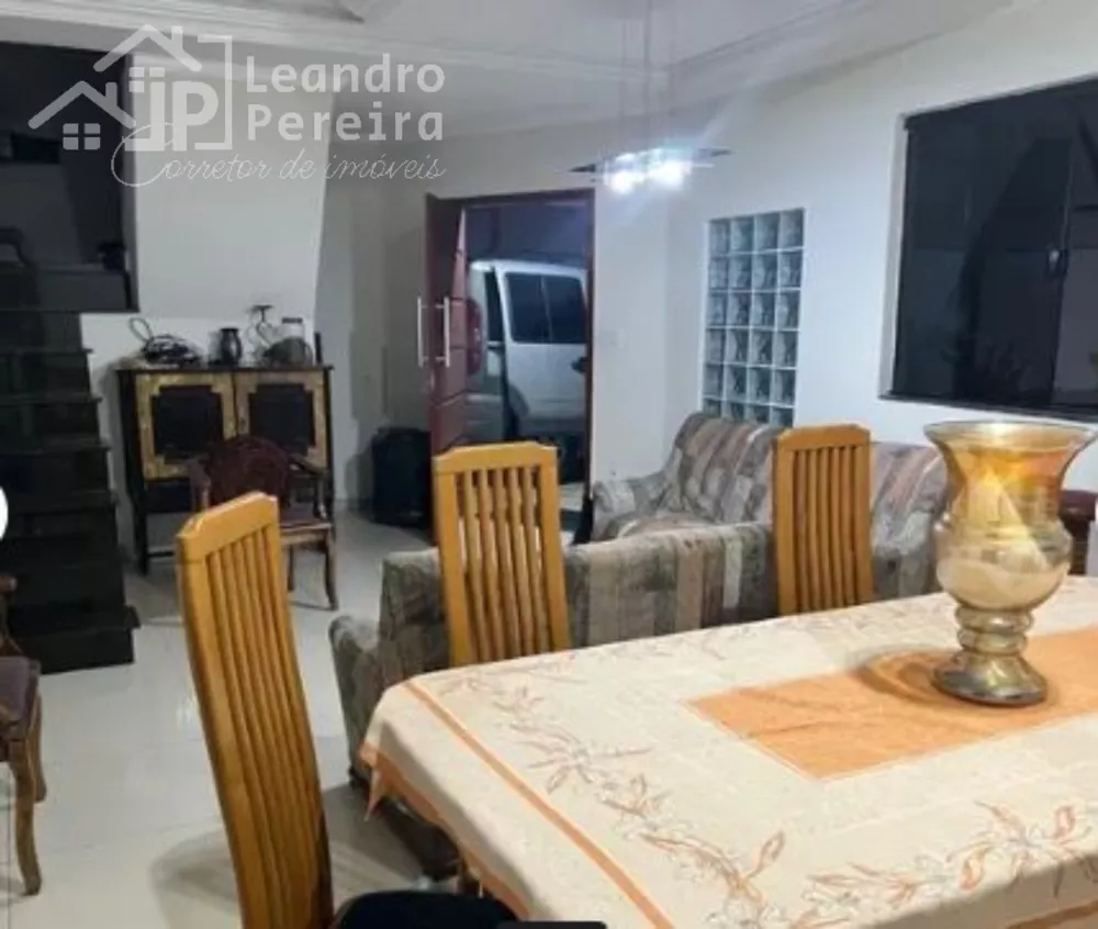 Casa à venda com 3 quartos, 700m² - Foto 2