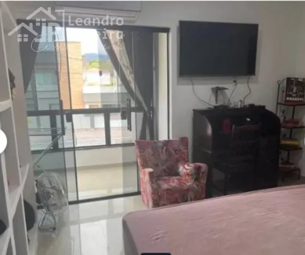 Casa à venda com 3 quartos, 700m² - Foto 4