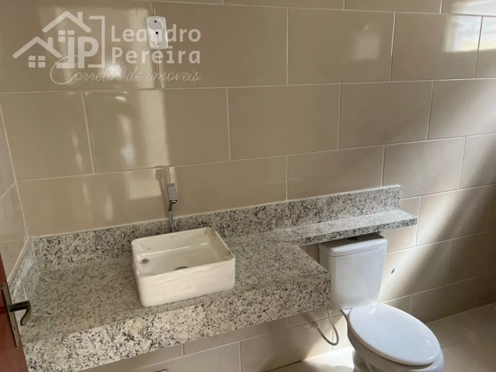 Casa à venda com 2 quartos, 60m² - Foto 4