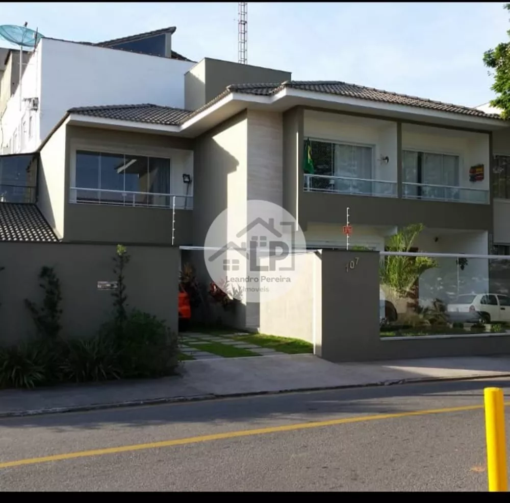 Casa, 3 quartos, 221 m² - Foto 1