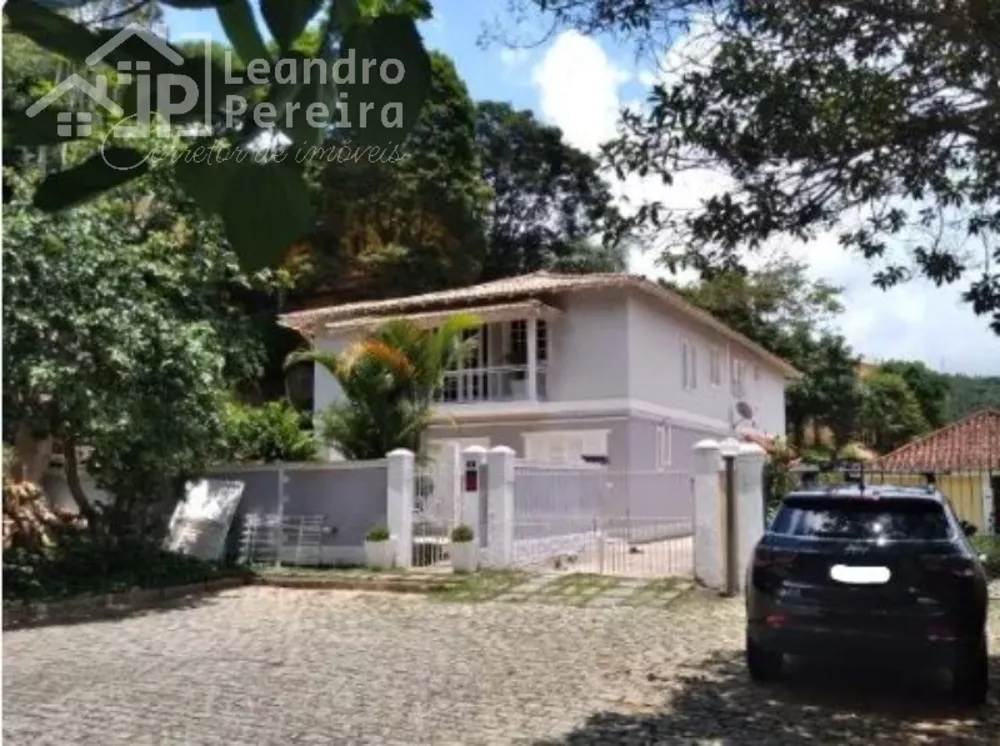 Casa à venda com 5 quartos, 256m² - Foto 1