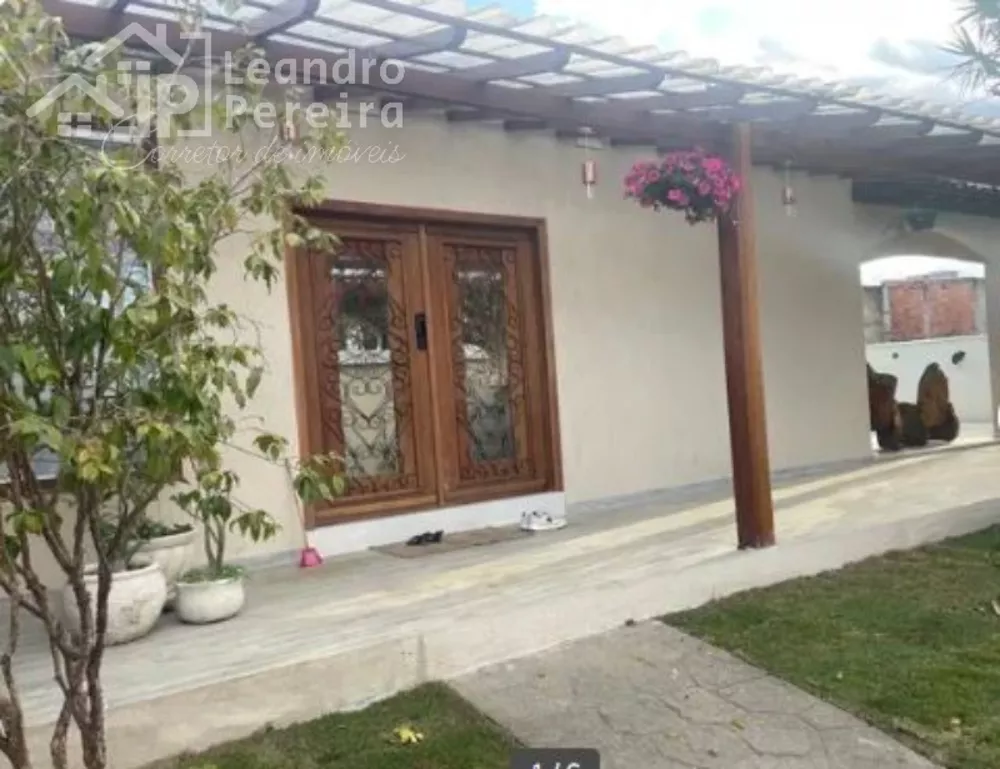 Casa à venda com 4 quartos, 800m² - Foto 1