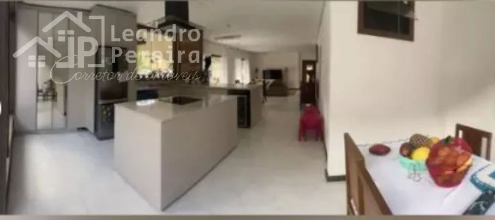 Casa à venda com 4 quartos, 800m² - Foto 2