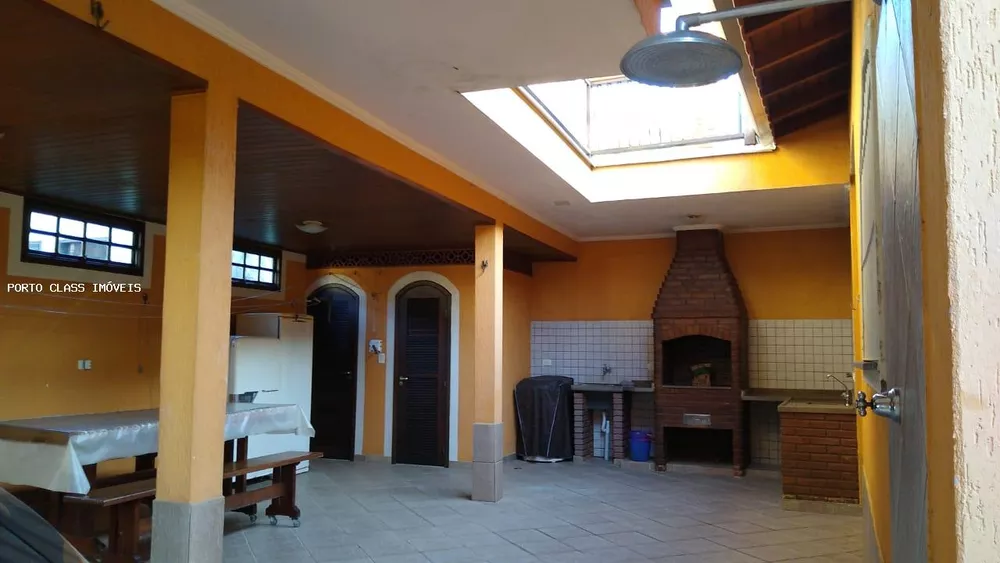 Sobrado à venda com 4 quartos, 205m² - Foto 1