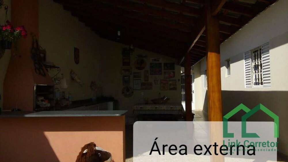 Casa à venda com 3 quartos, 126m² - Foto 1