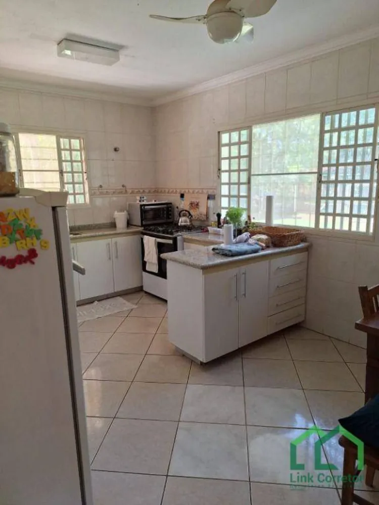Chácara, 3 quartos, 1800 m² - Foto 1