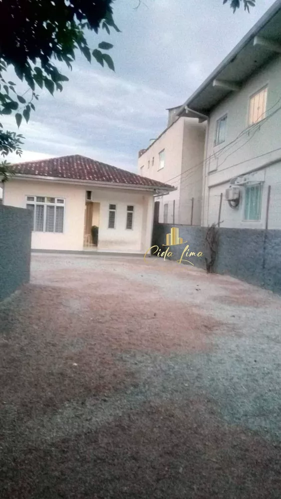 Casa à venda com 3 quartos, 420m² - Foto 1