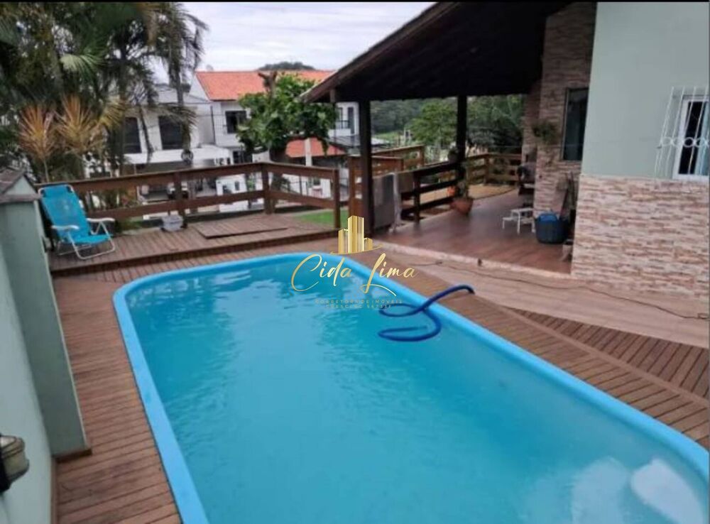 Casa à venda com 4 quartos, 160m² - Foto 1