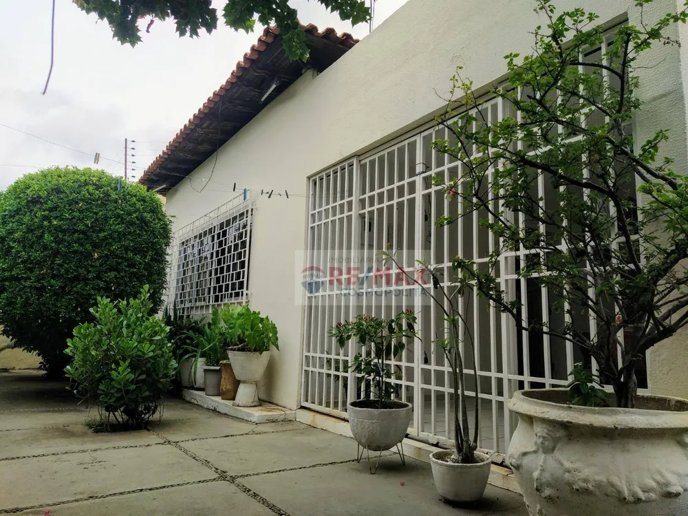 Casa, 4 quartos, 252 m² - Foto 1