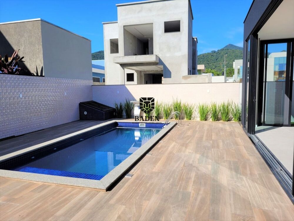 Casa à venda com 4 quartos, 286m² - Foto 4