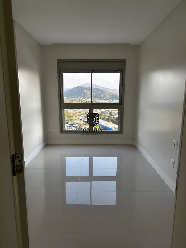 Apartamento à venda com 4 quartos, 160m² - Foto 2