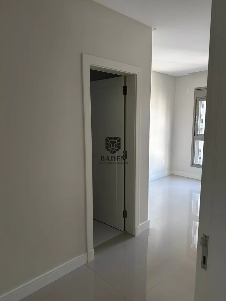 Apartamento à venda com 4 quartos, 160m² - Foto 5