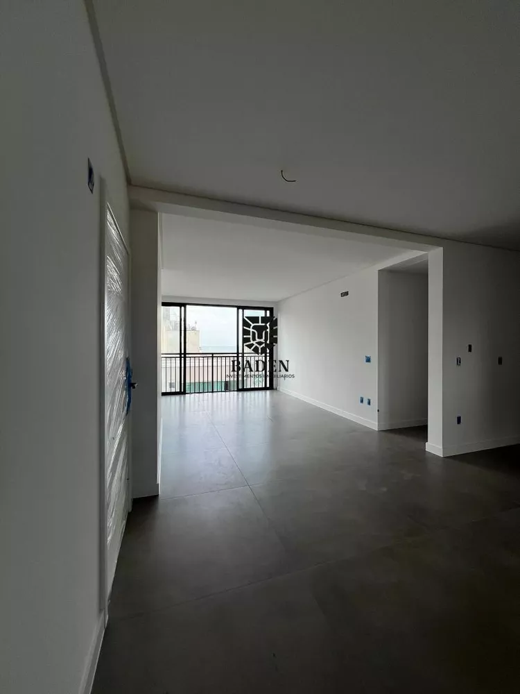 Apartamento à venda com 4 quartos, 149m² - Foto 4