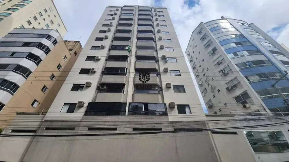 Apartamento à venda com 3 quartos, 131m² - Foto 1