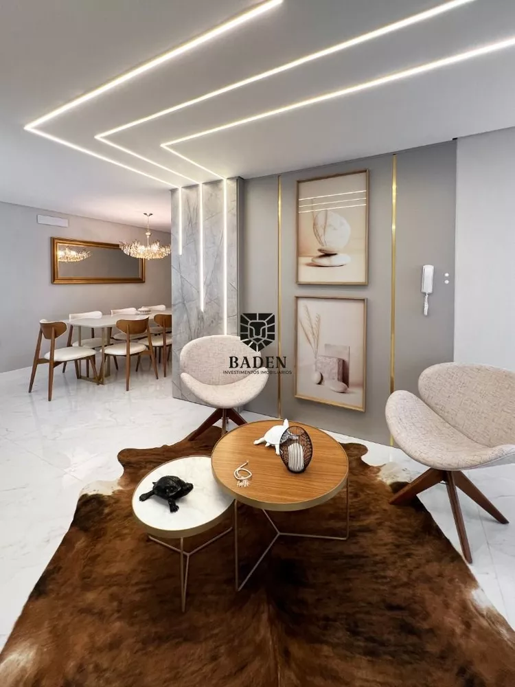 Apartamento à venda com 3 quartos, 180m² - Foto 1