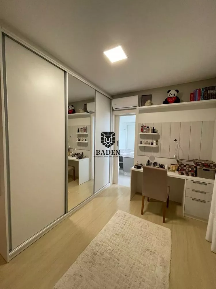 Apartamento à venda com 3 quartos, 137m² - Foto 8